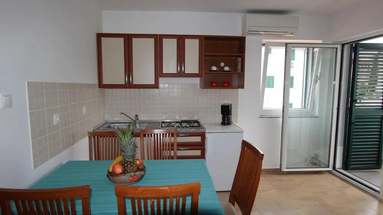 Guest house Apartments Vabec Malinska