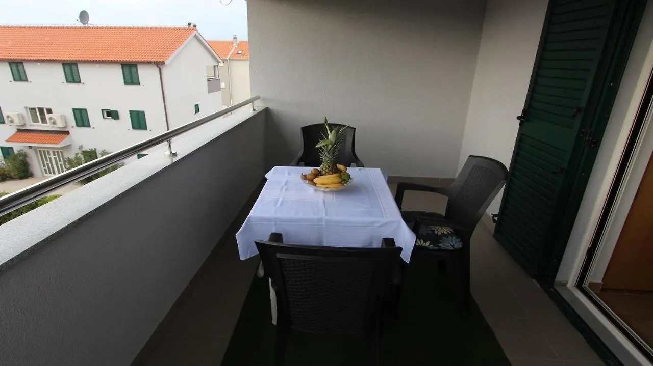 Guest house Apartments Vabec Malinska
